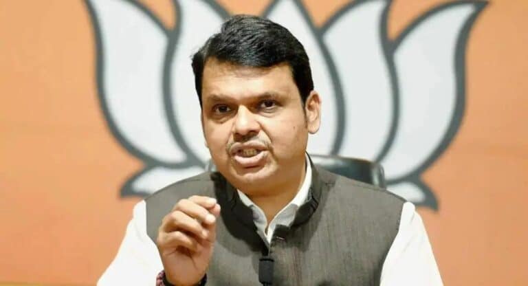 Maharashtra: देवेंद्र फडणवीस ने राहुल गांधी पर किया हमला, बोले- वह शहरी नक्सलियों और अराजकतावादी ताकतों से घिरे हुए हैं