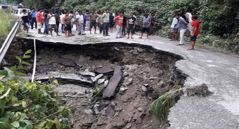 सिक्किम में आफत की बारिश, कहीं भूस्खलन तो कहीं का टूट गया संपर्क! जानिये, पूरा हाल