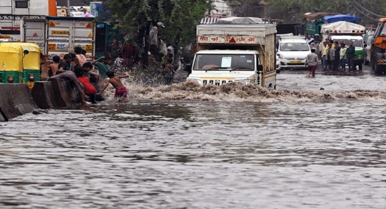 उत्तर भारत में बारिश का कहर जारी, जानिये राष्ट्रीय राजधानी का क्या है हाल