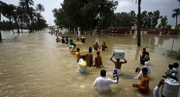 पाकिस्तान में बाढ़ का कहर! खतरे के निशान के पार नदियां, ‘इतने’ लोगों की मौत