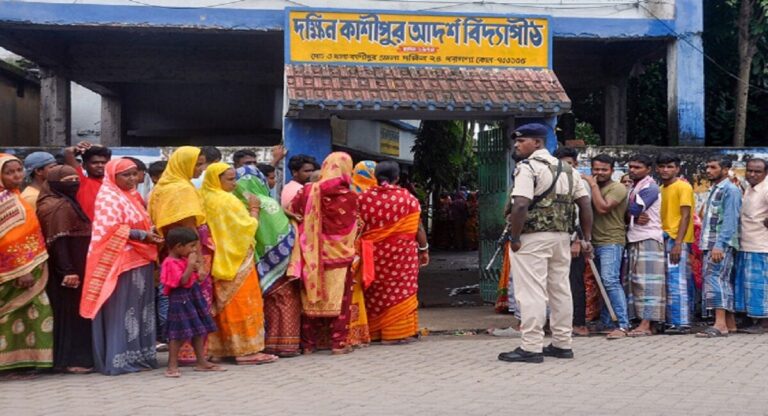 बंगाल में पंचायत चुनाव के लिए 696 मतदान केंद्रों पर पुनर्मतदान! जानिये, अब तक कितने लोगों की गई जान