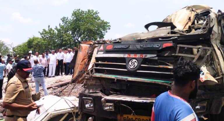 मुंबई-आगरा महामार्ग पर भीषण दुर्घटना! पंद्रह लोगों की मौत, कई घायल