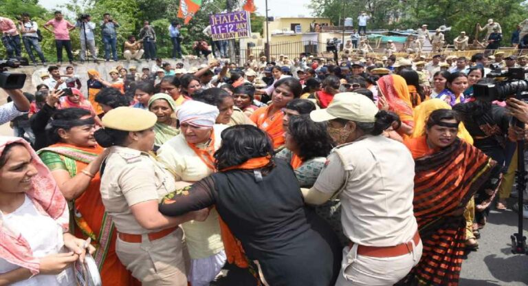 गहलोत सरकार के खिलाफ महिला आक्रोश सभा, सांसद सहित कई महिलाएं घायल, पढ़ें पूरा मामला