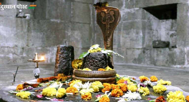 Shiv Chalisa Lyrics: सोमवार या शिवरात्रि पर अवश्य पढ़ें शिव चालीसा, यहां जानें महत्व