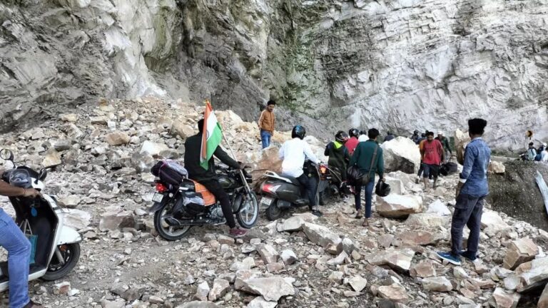 उत्तराखंड में बरसात का कहर जारी! जानिये, कहां कैसा है हाल