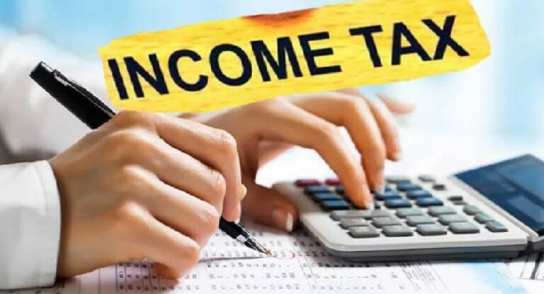 Income Tax Raid: आगरा में जूता कारोबारियों पर इनकम टैक्स का छापा, 30 करोड़ रुपये बरामद