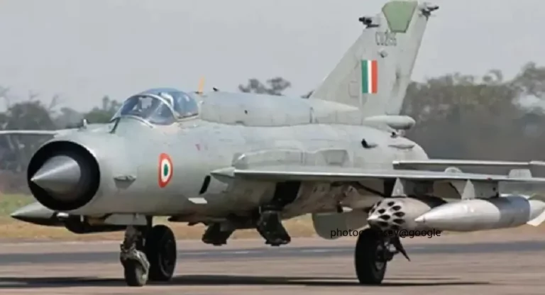 MiG-21 Bison ने भरी आखिरी बार उड़ान , वायुसेना ने दी विदाई