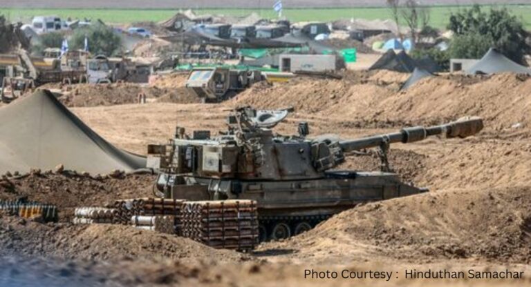 Israel-Hamas War: गाजा में काफी अंदर तक घुसी इजरायली सेना, बख्तरबंद टैंक और बुलडोजर से हाइवे बाधित