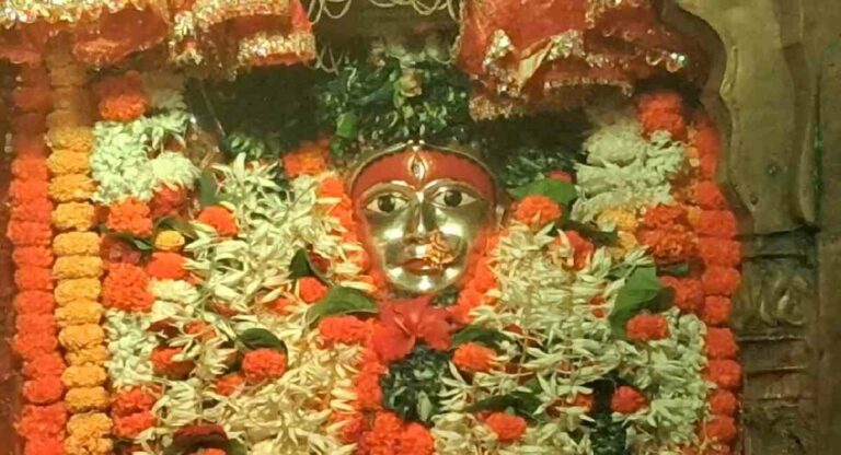 Shardiya Navratri: महाअष्टमी पर लाखों श्रद्धालुओं ने महागौरी अन्नपूर्णा के दरबार में लगाई हाजिरी