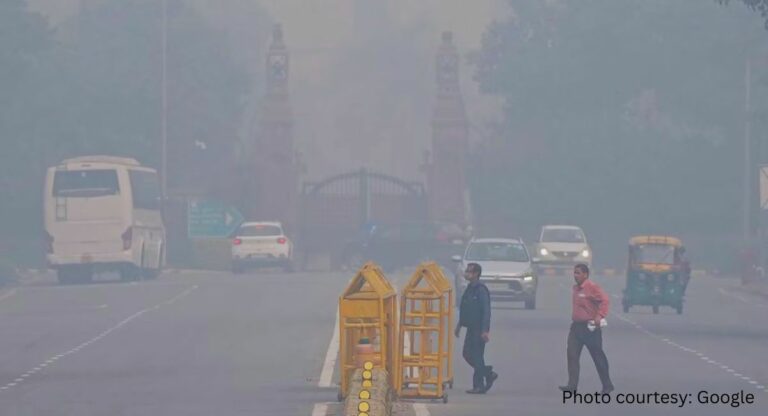 Delhi Air Pollution: हवा में अभी भी घुला है जहर