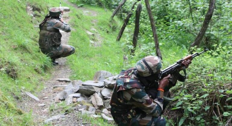 Jammu-Kashmir: कुलगाम में सुरक्षाबलों और आतंकियों के बीच मुठभेड़, 5 आतंकी ढेर; सर्च ऑपरेशन जारी