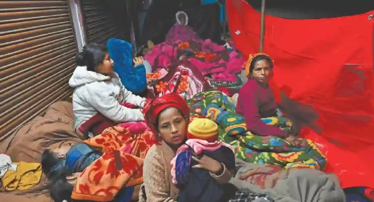 नेपाल के भूकंप प्रभावित क्षेत्रों से अब तक निकाले जा रहे शव, 3,000 घर पूरी तरह नष्ट