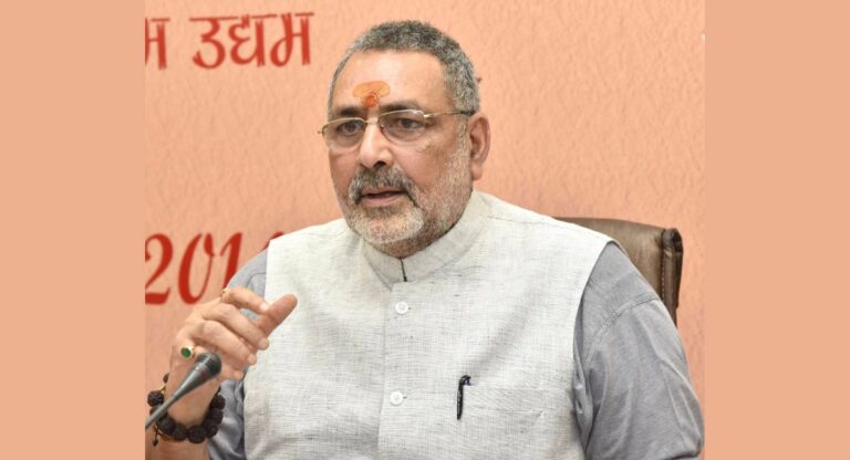 Giriraj Singh: जनता दरबार में गिरिराज सिंह पर हमला, हिरासत में आरोपी