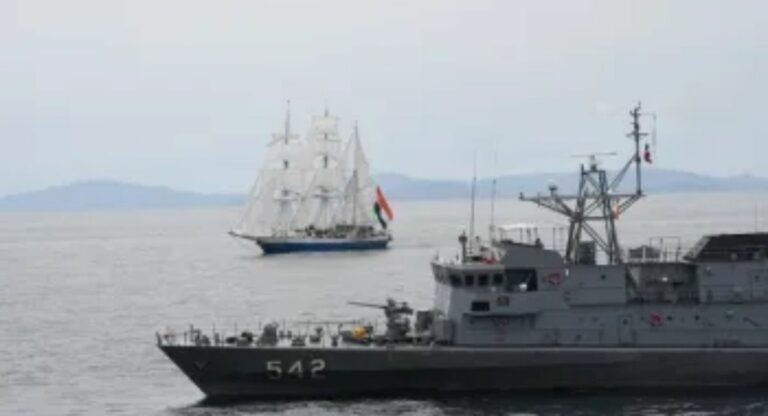South China Sea: भारतीय जहाज कदमत बैंकॉक पहुंचा, समुद्री साझेदारी अभ्यास में होगा शामिल! ये है उद्देश्य