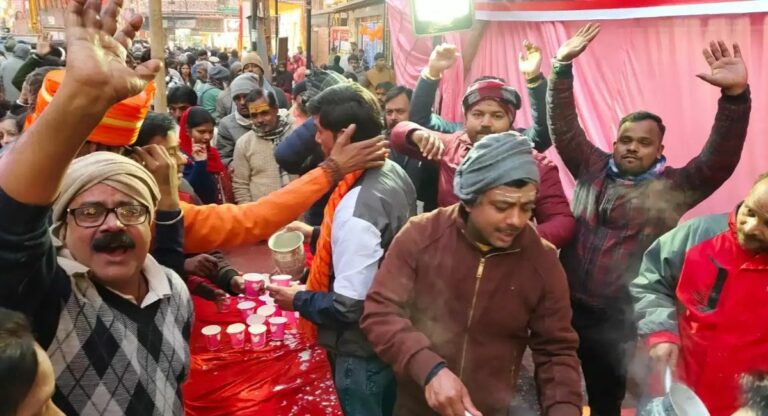 Ram Mandir Pran Pratisthan: बाबा की नगरी में ऐसा रहा माहौल