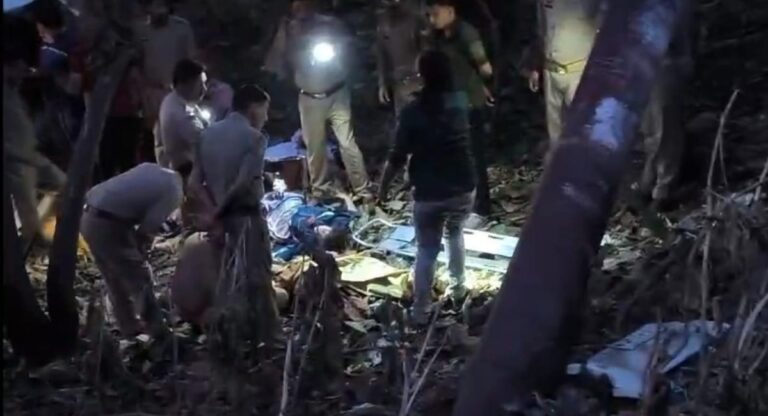 Road Accident: उत्तराखंड में बड़ा सड़क हादसा, खंभे से टकराकर खाई में गिरी कार; एक ही परिवार के चार लोगों की मौत