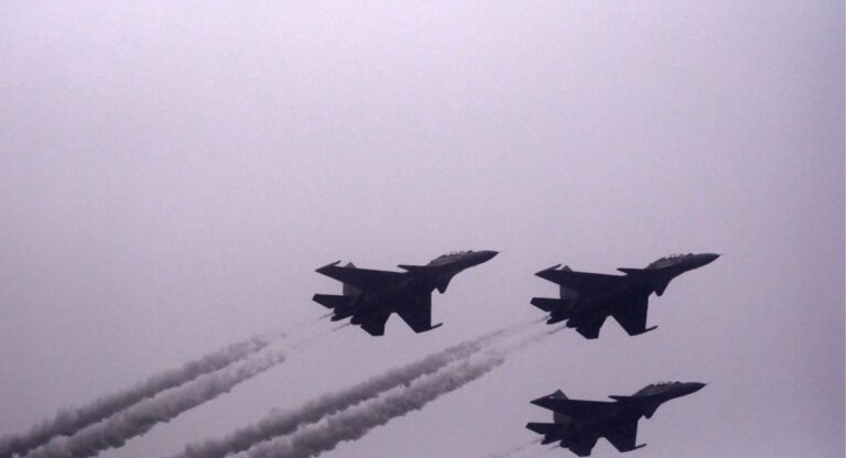 Air Show: अरुणाचल में भारतीय वायु सेना करेगी एयर शो, चीन को मिलेगा कड़ा संदेश