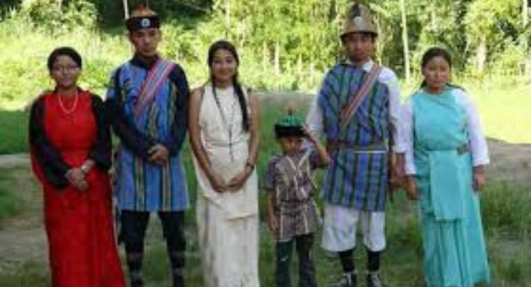 Sikkim Dress: महिलाओं और पुरुषों के लिए सिक्किम की 5 प्रसिद्ध पारंपरिक पोशाकें