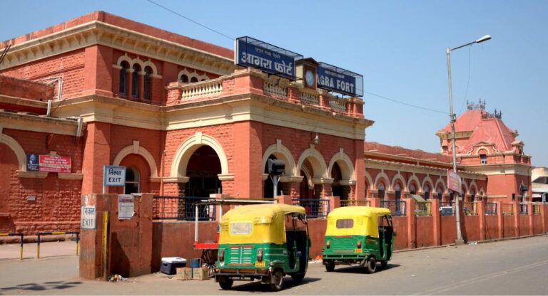 Agra Fort Railway Station: भारतीय रेलवे में शीर्ष श्रेणी में है आगरा फोर्ट रेलवे स्टेशन, यहां से कई शहरों के लिए ट्रेनें उपलब्ध