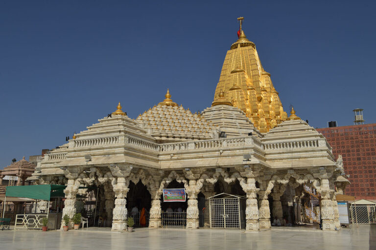 Ambaji Temple: गुजरात का अंबाजी मंदिर आखिर क्यों है खास ?