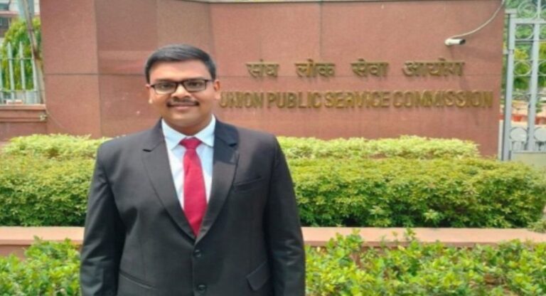 Aditya Srivastava: B-Tech कर की प्राइवेट नौकरी और फिर बने IPS और अब IAS टॉपर, जानें कौन हैं आदित्य श्रीवास्तव