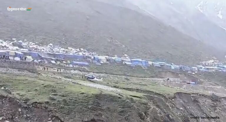 Kedarnath Dham: हेलीकॉप्टर में आई तकनीकी खराबी, पायलट की सूझबूझ से सभी यात्री सुरक्षित