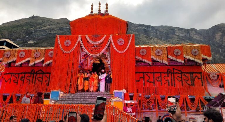 Badrinath Dham: श्रद्धालुओं के जयकारों के बीच खुले बद्रीनाथ धाम के कपाट, उत्तराखंड में चारधाम यात्रा की औपचारिक शुरुआत