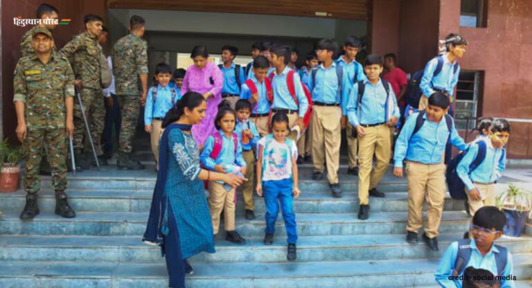 Bomb Threat: कानपुर के 10 स्कूलों को भी मिली बम धमाके की धमकी, मामले की जांच शुरू