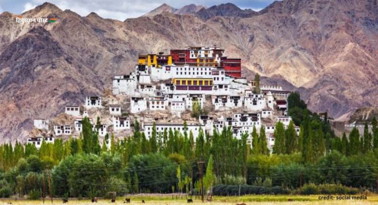 Ladakh Tourist Places: अगर आप लद्दाख जा रहें हैं तो इन पर्यटन स्थलों पर जरूर जाएं