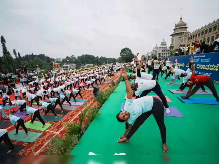 International Yoga Day Quotes : योग दिवस पर 10 कोट्स जो करेंगे आपको मोटीवेट