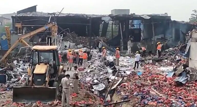 Blasts at Gurugram: आग बुझाने वाले उपकरण बनाने वाली फैक्ट्री में विस्फोट, दो की मौत