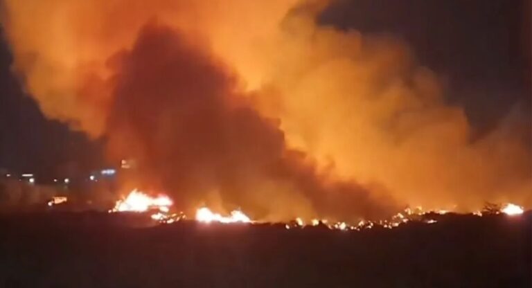 Fire News: तलोजा में कबाड़ गोदाम में लगी भीषण आग, दमकल की गाड़ियां मौके पर पहुंची