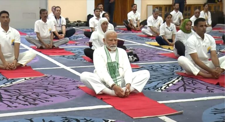 Yoga Day 2024: पीएम मोदी ने श्रीनगर में किया योगाभ्यास, कहा- योग के प्रति दुनिया की सोच बदल रहा है भारत