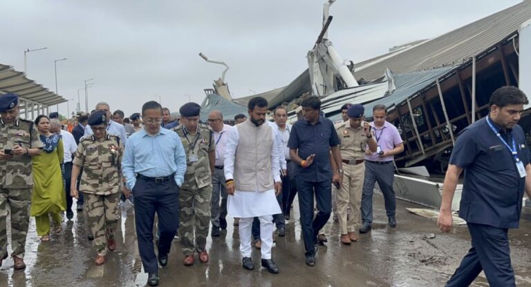 IGI Airport Accident: दिल्ली एयरपोर्ट पर हुए हादसे का निरीक्षण करने पहुंचे केंद्रीय नागरिक उड्डयन मंत्री, कहा- सभी हवाई अड्डों के इंफ्रास्ट्रक्चर की होगी जांच