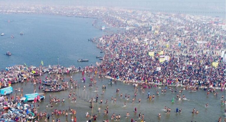 Ganga Dussehra 2024: श्रद्धालुओं ने गंगा नदी में लगाई आस्था की डुबकी, संगम नगरी में उमड़ी भक्तों की भीड़