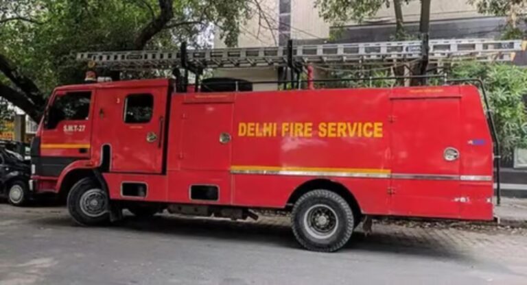 Fire in Delhi: घर में लगी आग, दम घुटने से परिवार के चार सदस्यों की मौत