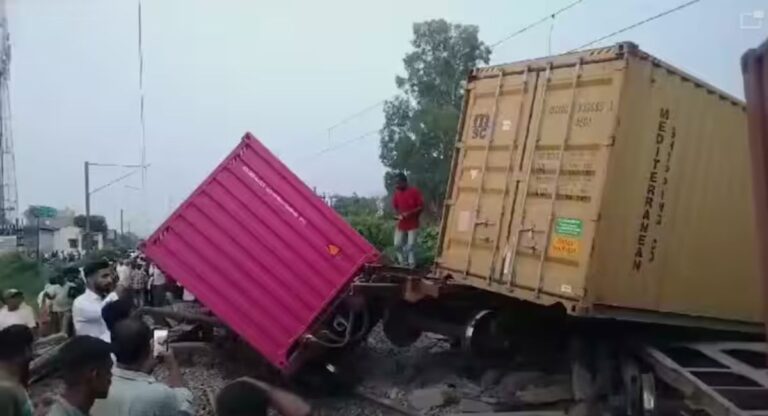 Amroha Rail Accident: यूपी में एक और रेल हादसा, अमरोहा में मालगाड़ी के 6 डिब्बे पटरी से उतरे