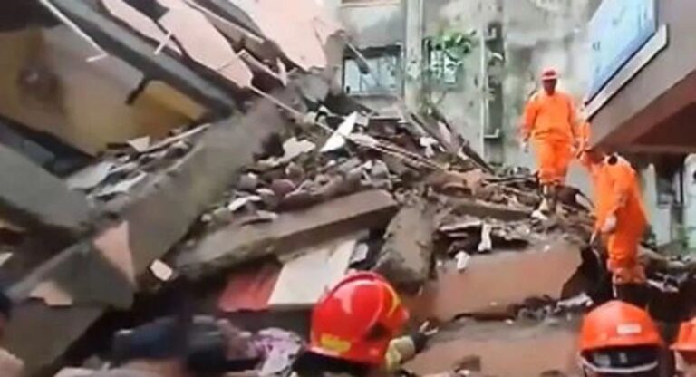 Building Collapse: नवी मुंबई के बेलापुर में बड़ा हादसा, चार मंजिला इमारत गिरी; बचाव अभियान शुरू