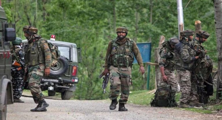 Encounter in Jammu: राजौरी में सेना के कैंप पर आतंकी हमला, आतंकियों को घेरा गया; मुठभेड़ जारी