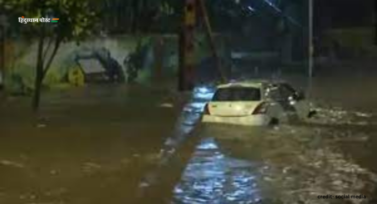 Mumbai Rain: भारी बारिश से मुंबई में सैलाब, लोकल ट्रेन सेवाएं प्रभावित