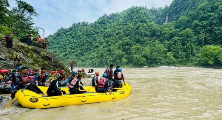 NDRF: नेपाल में नदी में डूबी बसों और यात्रियों की तलाश के लिए NDRF ने संभाली कमान