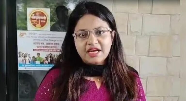 Pooja Khedkar News: IAS पूजा खेडकर की मां और पिता पर केस दर्ज, जानें क्या है प्रकरण?