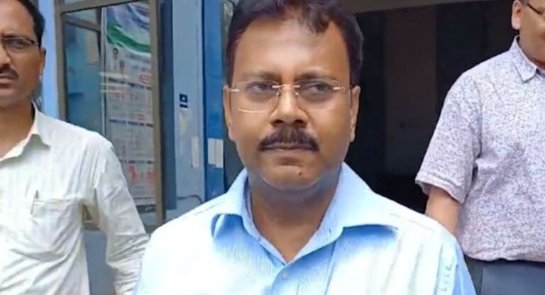 Kolkata Doctor Rape-Murder Case: करीब 13 घंटे बाद संदीप घोष के घर से निकली सीबीआई, जानिए तलाशी में क्या मिला?