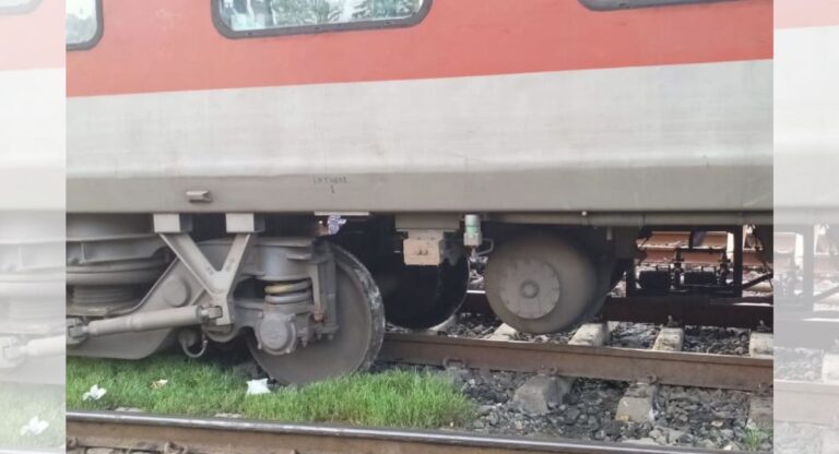 Train Accident: रेलवे में नहीं थम रहा हादसों का सिलसिला! इटारसी में बेपटरी हुई पैसेंजर ट्रेन