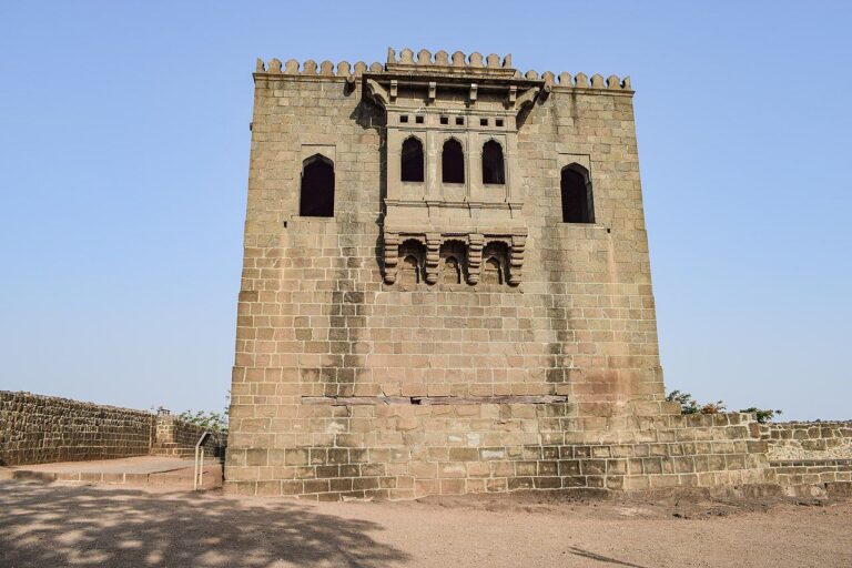 Shivneri Fort: शिवनेरी किले की क्या है खासियत ?