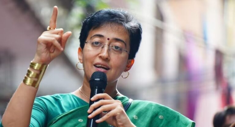 CM Atishi: दिल्ली की मुख्यमंत्री आतिशी का विवादों से रहा है पुराना नाता, सरनेम सहित हैं ये चार विवाद