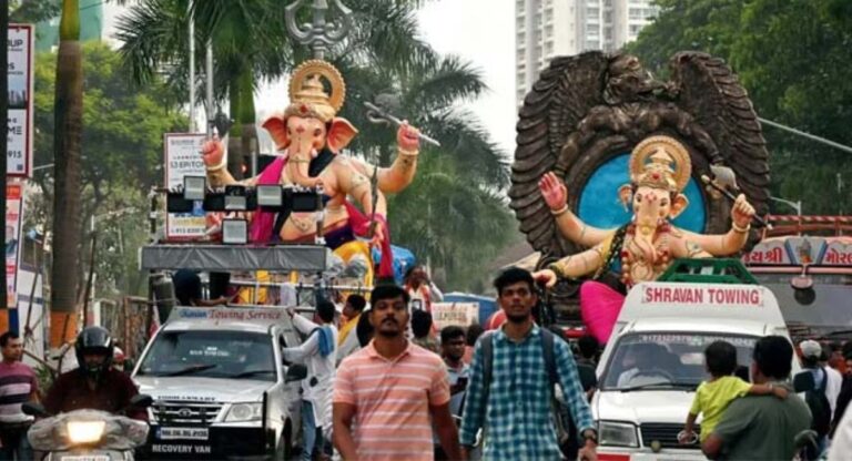 Ganeshotsav: मुंबई में भगवान गणेश की 37 हजार से अधिक मूर्तियों का विसर्जन, पुणे में इस बात को लेकर विवाद