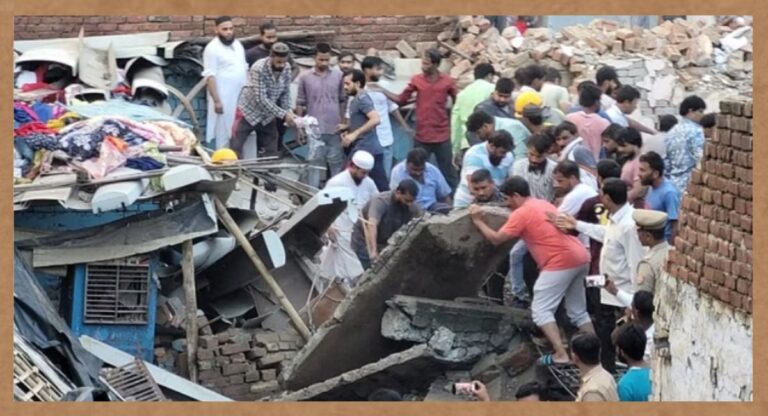 Meerut House Collapse: मेरठ में तीन मंजिला मकान ढहा, 8 लोगों की मौत; कई अभी भी फंसे