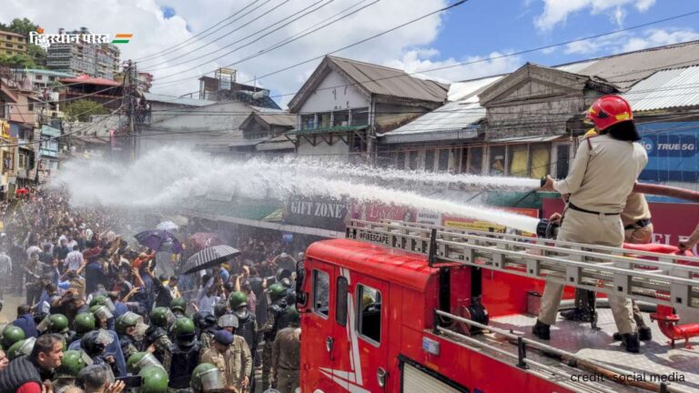 Sanjauli mosque row: मंडी में प्रदर्शनकारियों पर पुलिस ने की पानी की बौछार, जानें क्या है मामला