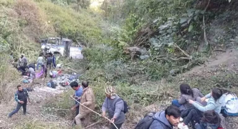 Uttarakhand: भीमताल बस हादसे में पति-पत्नी समेत चार की मौत, सरकार ने परिजनों के लिए बढ़ाया मदद का हाथ